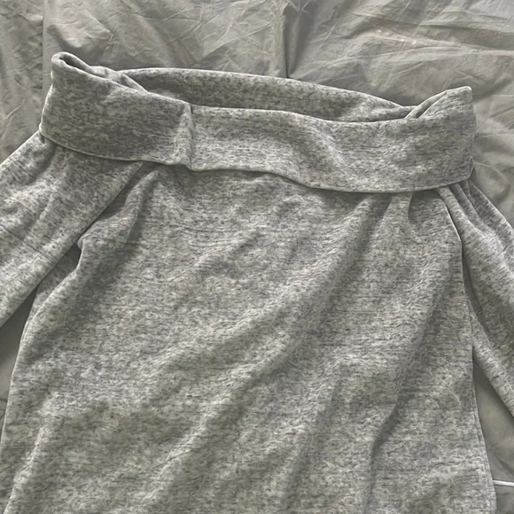 Brand new loft top off the shoulder - Picture 1 of 3